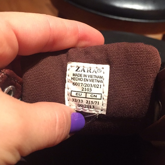 Sneakers - Picture 6 of 6